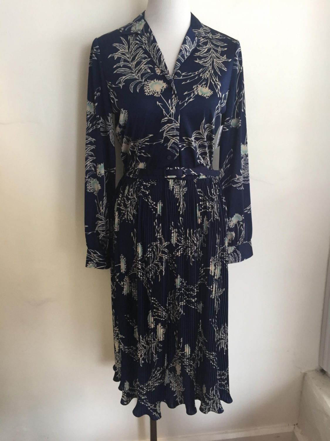 BLUE FLORAL 1970S PLEATED MIDI DRESS | Chaos Bazaar Vintage