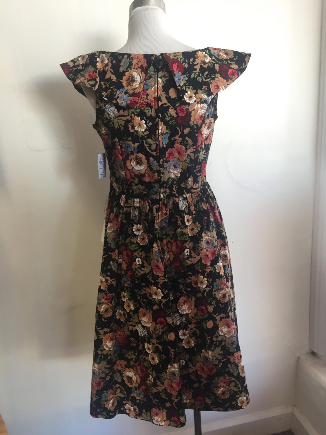 INDY BOP 1950S STYLE BLACK AND FLORAL COLLAR DRESS | Chaos Bazaar Vintage
